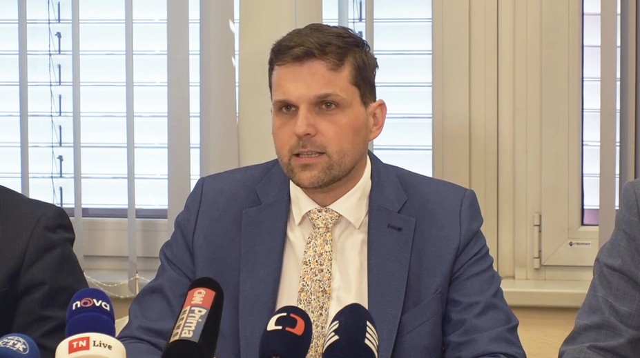 Hladík o benzenu v Hustopečích: Larsenová stěna funguje, stav nebezpečí by ale měl trvat