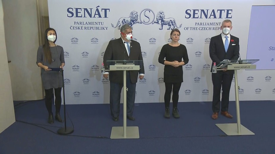 Senátoři článek 66 zatím odkládají, stav Zemana budou ale bedlivě sledovat