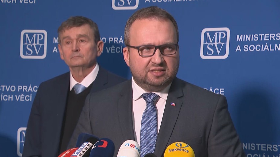 Jurečka představil reformy důchodů. Ovlivní lidi pod 65 let