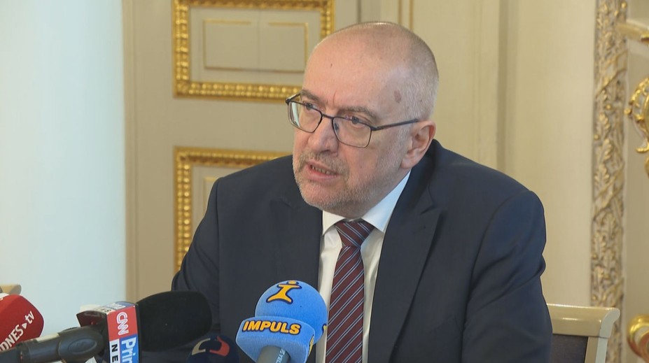 Ministerstvo školství přidá peníze na nepedagogické pracovníky, oznámil Bek