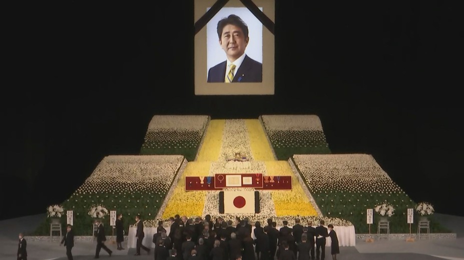 Pohřeb Šinzóa Abeho: Japonsko se rozloučilo s premiérem, kterého zabil atentátník