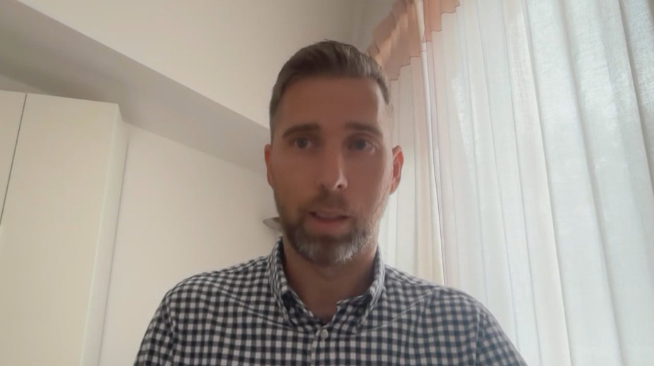 Zpožděný kufr dokáže zkomplikovat dovolenou. Odborník radí, co dělat
