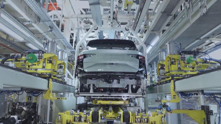 Schváleno: Prodej aut se spalovacími motory má skončit v roce 2035