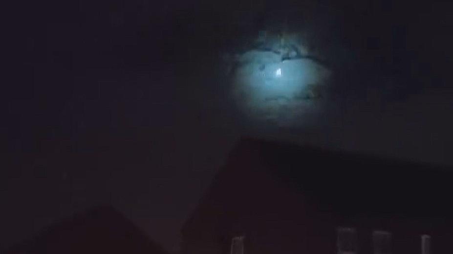 VIDEO: Kolem Země prolétl obrovský meteor. Byl i slyšet, tvrdí svědci