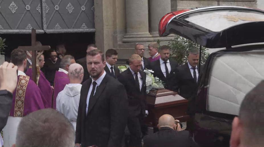 Poslední rozloučení s Vašem Patejdlem. Na pohřeb dorazila řada umělců