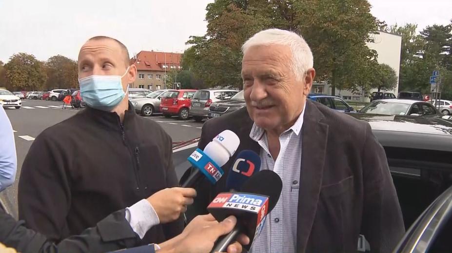 Václava Klause propustili z nemocnice