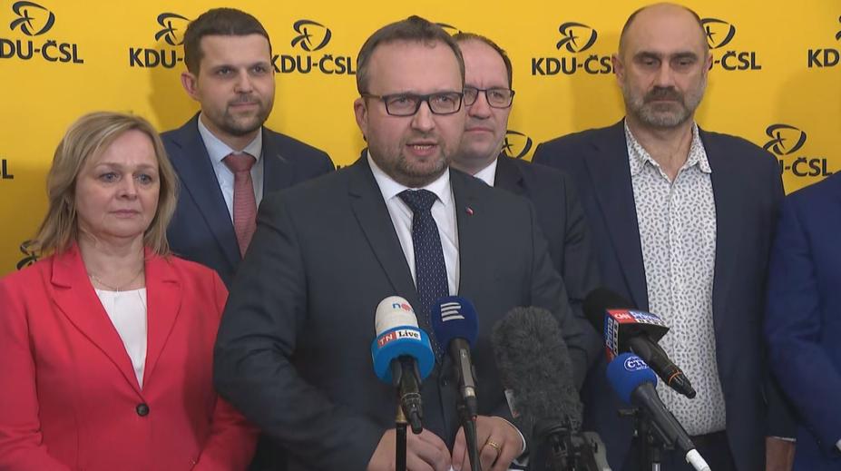 Jurečka pokračuje v čele strany. O budoucím lídrovi rozhodnou lidovci po volbách