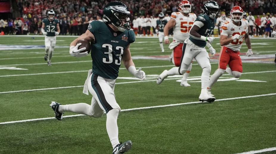 V zóně NFL: O Superbowlu, akci v Hard Rock Cafe, ocenění NFL a draftu