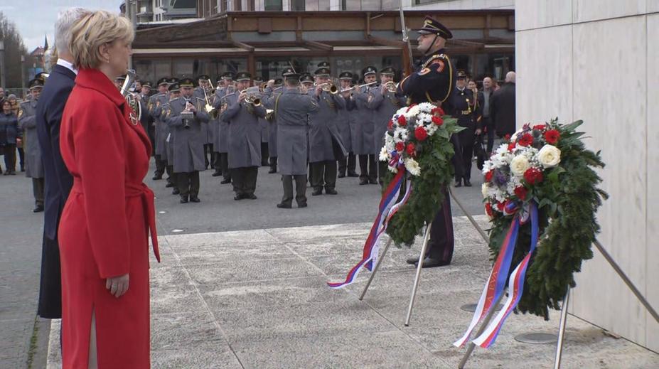 Pavel a Čaputová položili věnce k soše Tomáše Garrigua Masaryka