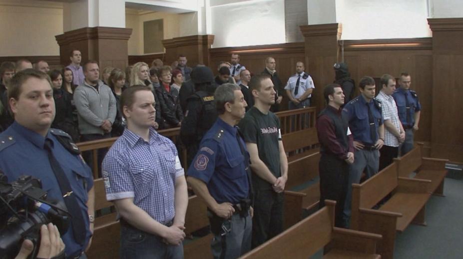 Žháři z Vítkova byli propuštěni z vězení. Poškozené rodině mají vyplácet odškodné