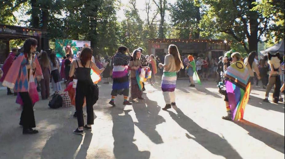 Na Prague Pride natočí americká zpěvačka LP videoklip. Festival vyvrcholí průvodem