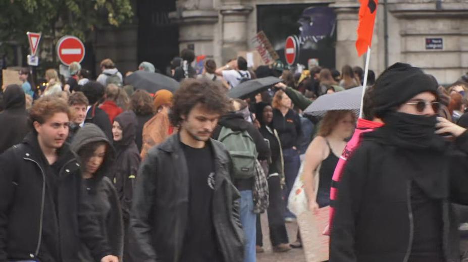 Francouzské ulice zaplnili studenti. Protestovali kvůli špatným podmínkám