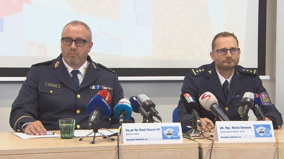Tuny tabáku na černém trhu. Celníci odhalili daňové úniky za 170 milionů