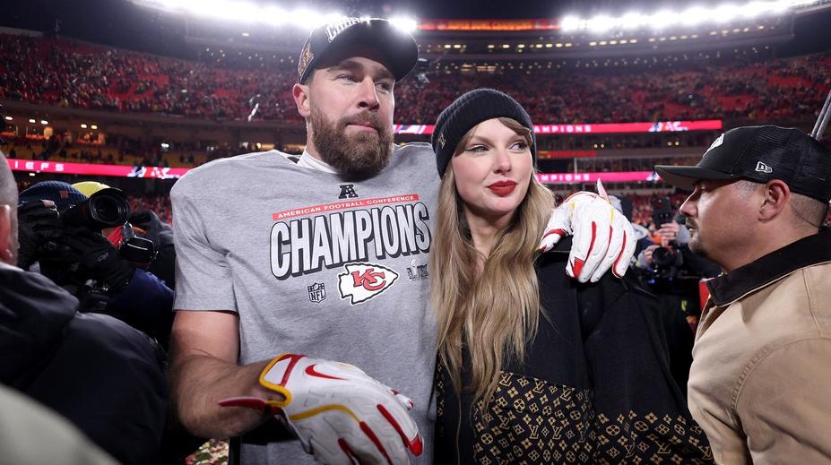 V zóně NFL: O Super Bowlu, osobnostech a přepisu historie