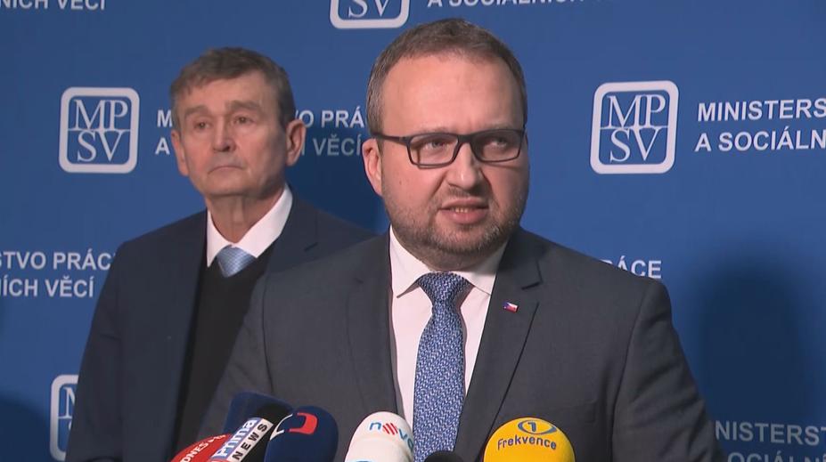 Jurečka představil reformy důchodů. Ovlivní lidi pod 65 let
