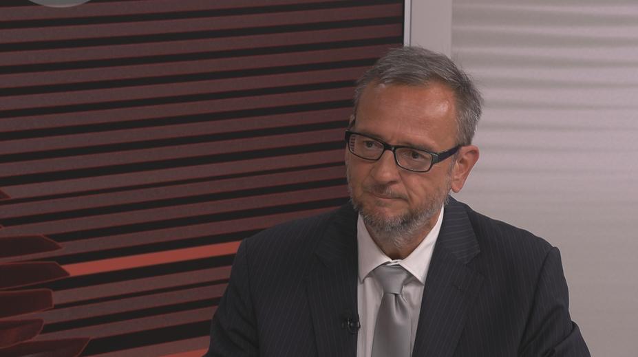 Nižší schodek za cenu vyšších daní je validní řešení, tvrdí Nečas