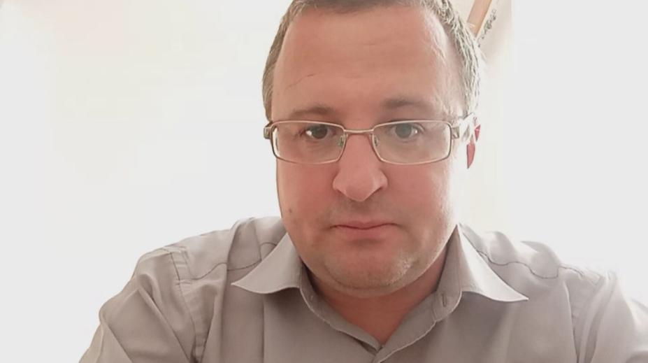 Vláda nedokázala najít konkrétní oblasti, kde by více uspořila, říká Hanáček