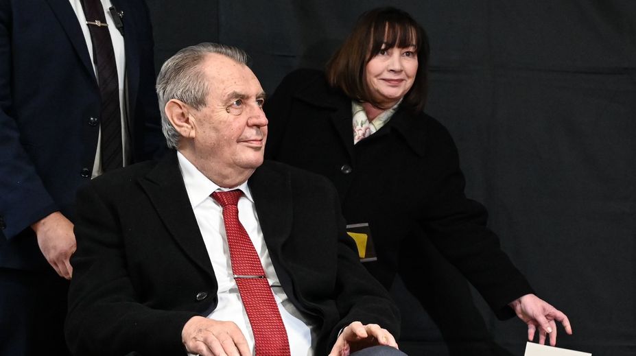 Miloše Zemana propustili z nemocnice. S výsledkem jsme spokojeni, uvedl přednosta