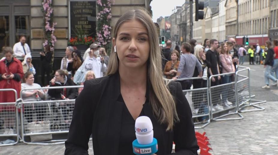 Reportérka Vodvářková: V Edinburghu čekají na královnu od brzkého rána. Místo má být jedno z nejhlídanějších v Británii