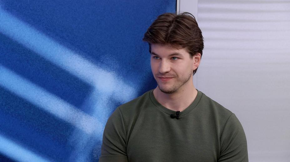 Dlouhé sezení ohrožuje zdraví. Fyzioterapeut poradil, jak se starat o tělo