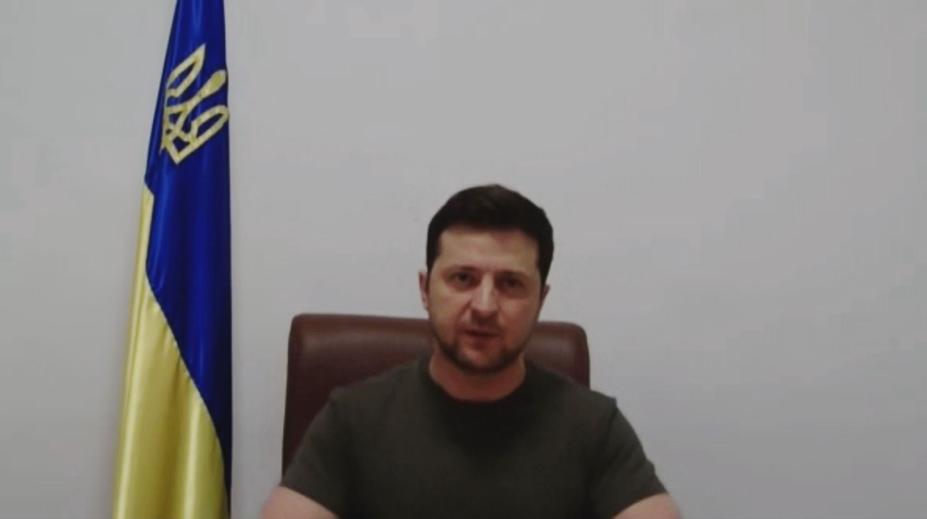 Zelenskyj v europarlamentu: Putin vraždí naše děti, Ukrajinci umírají za svobodu