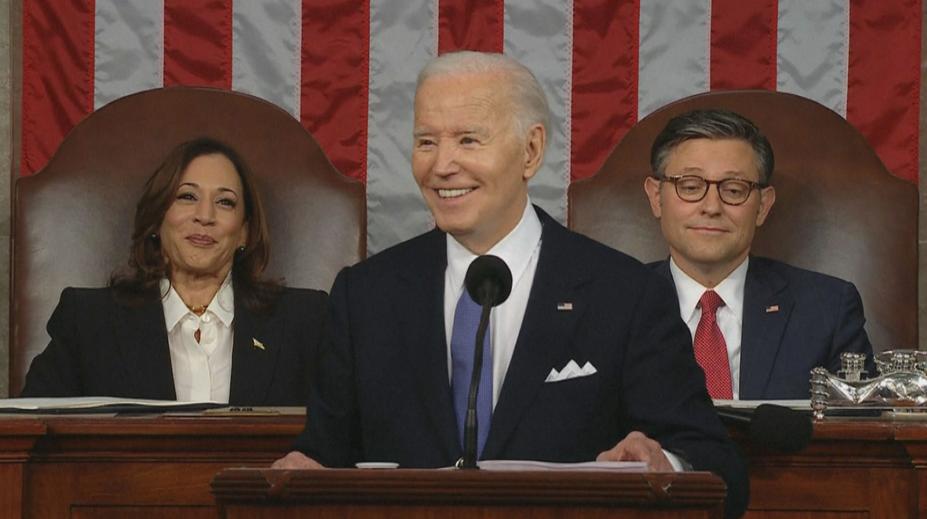 Biden vtipkoval o svém věku. Působí energicky, Trump je ale silnější, hodnotí amerikanista