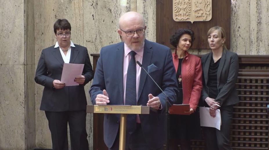 Ministr zdravotnictví Válek: Očkujte se. I Afrika je v tomhle před námi