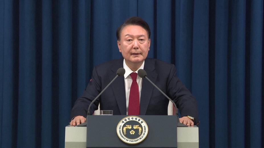 Jihokorejský prezident se policii vzdal. Země je v nejproblematičtějším období, říká politolog