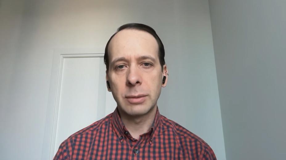 Fronty na benzín v Rusku jsou dlouhé i čtyři kilometry, říká Just