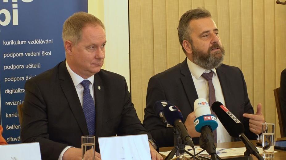 Začínající učitelé mohou vyhořet. Podporou jim má být nová příručka