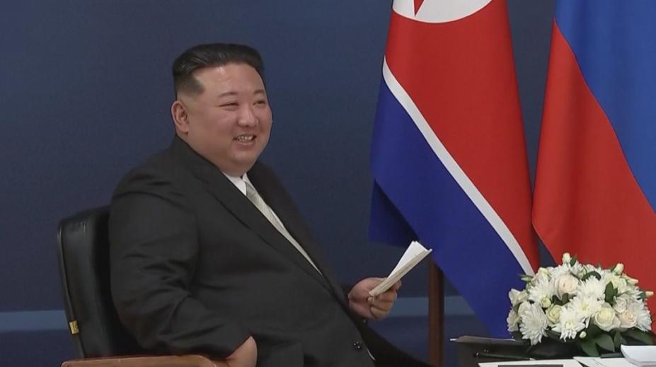 Jednání Kim Čong-una s Putinem znamená další posun Ruska k radikální politické kultuře, říká rusista