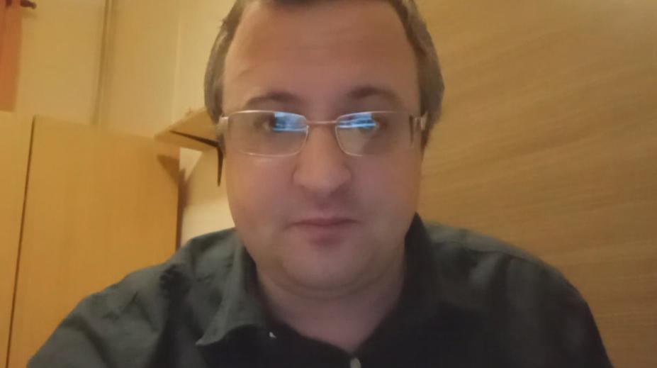 Vyjasnění služebního zákona je nutné. Hrozí, že je v rozporu s Ústavou, říká politolog