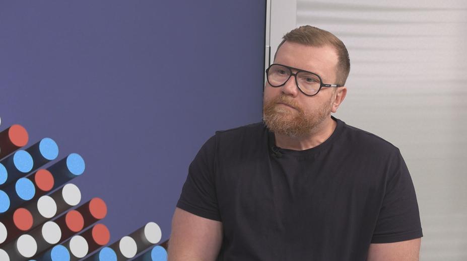 Na sociálních sítích nevíte, jestli diskutujete s reálnými lidmi, nebo s boty, říká režisér