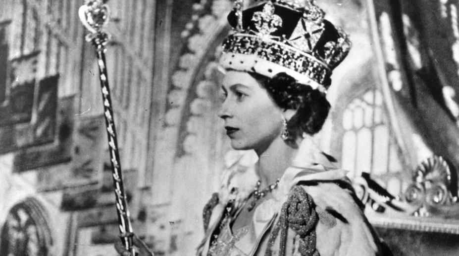 Královna Alžběta II. zemřela. Nejdéle vládnoucí hlava Británie odešla pokojně na zámku Balmoral