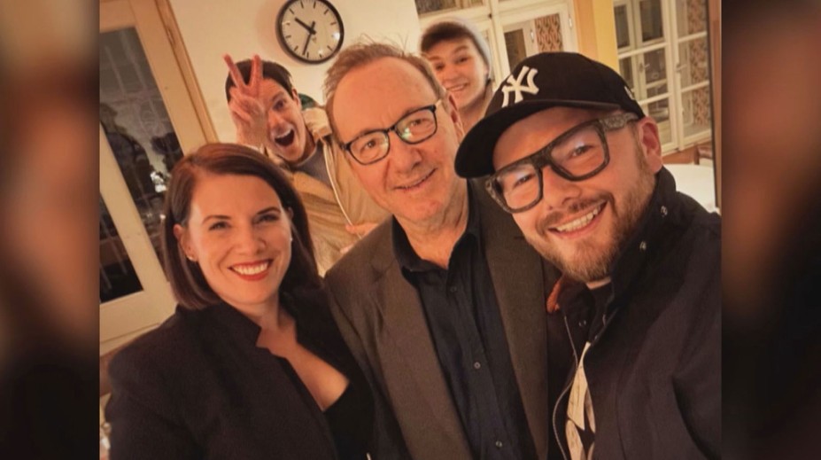Česko navštívil herec Kevin Spacey. Vyrazil za hudbou a Janem Smigmatorem