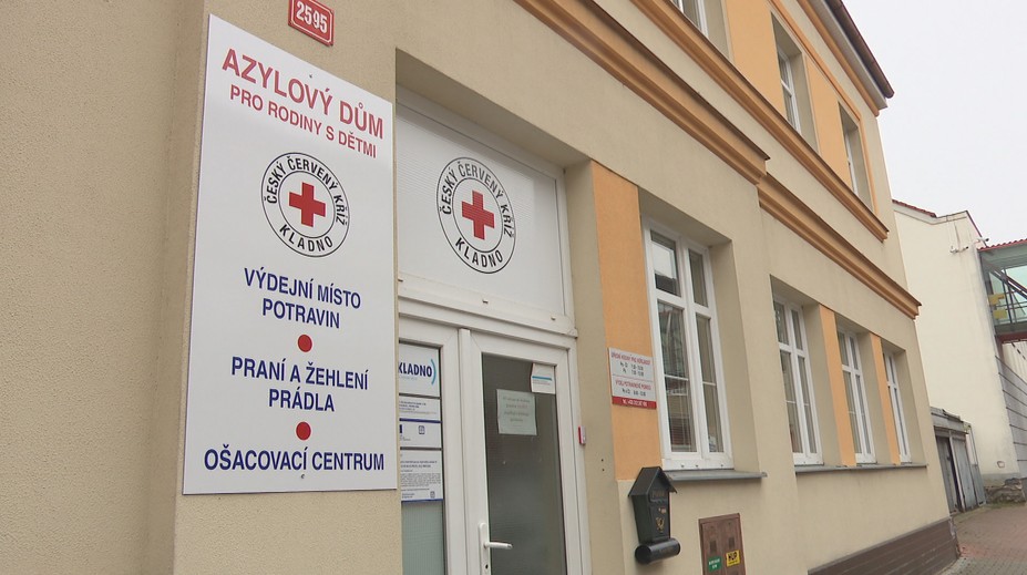 Azylové domy jsou přeplněné. Před Vánoci je přitom potřebují lidé nejvíce