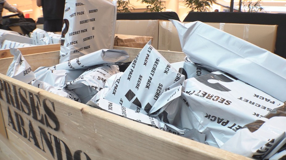 V Praze prodávají ztracené balíčky. Je to zábava i napětí, pochvalují si zákazníci