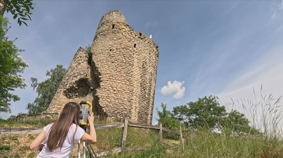 Naděje na nový rekord: Věž u Boleslavi je šikmější než slavná věž v Pise