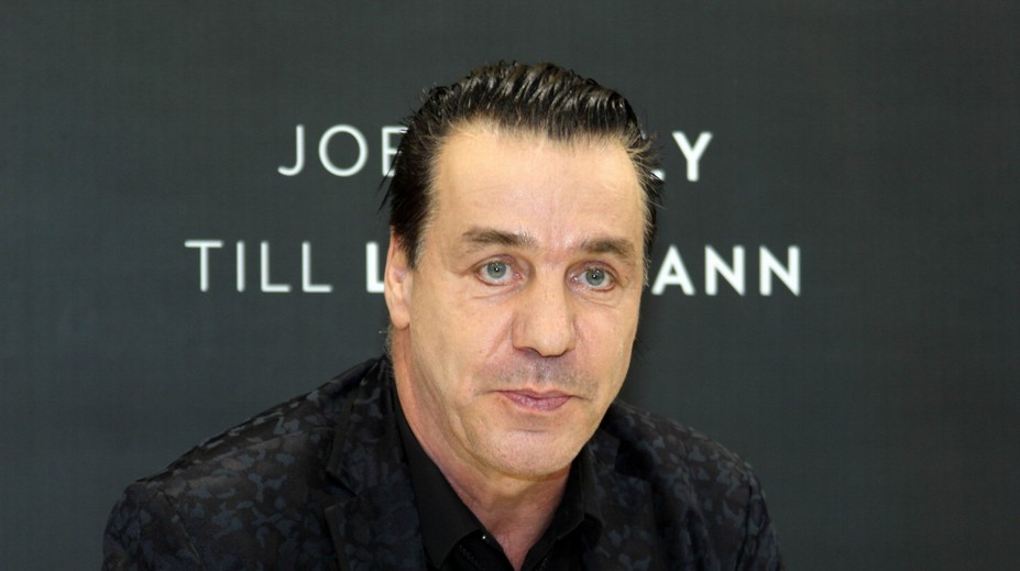 V Německu ukradli sochu frontmana kapely Rammstein. Stála tam jen den