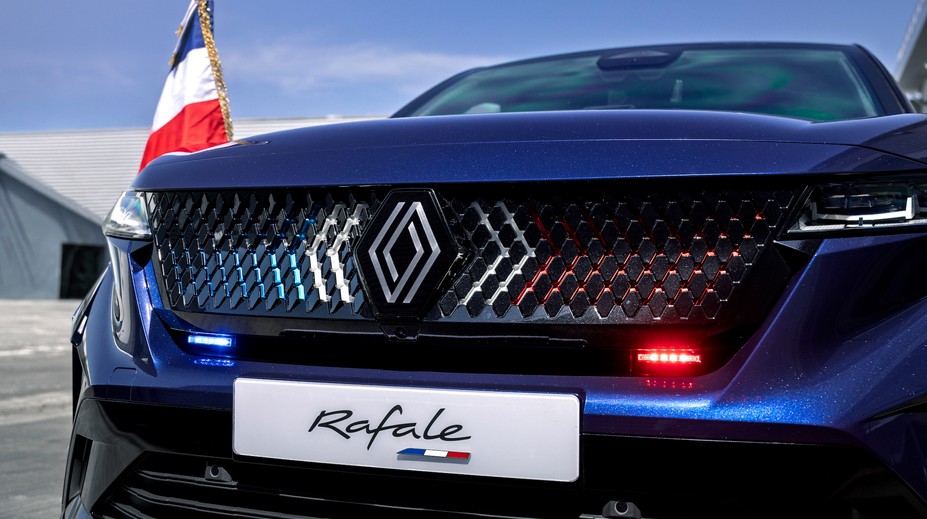 Renault pro Macrona. Exkluzivní Rafale má 300 koní a speciální prezidentskou výbavu