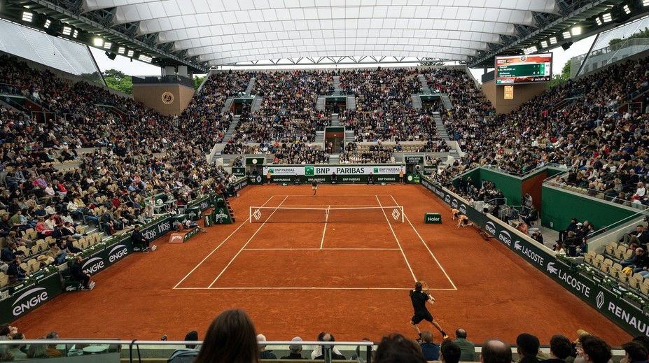 Konec alkoholu na French Open. Fanoušci už přestřelili
