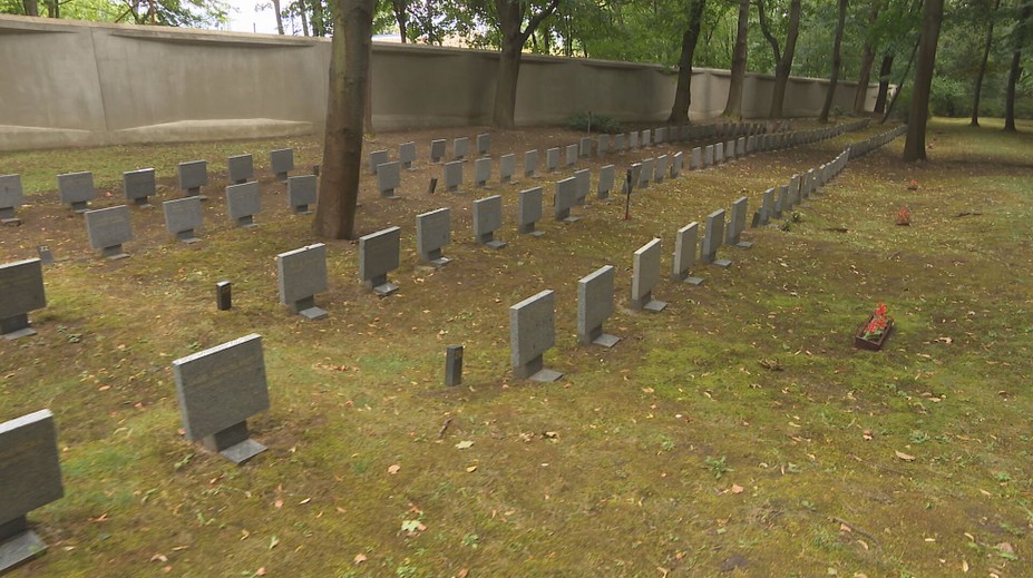 Na Ďáblický hřbitov se vrací archeologové. Vláda schválila exhumaci hromadného hrobu