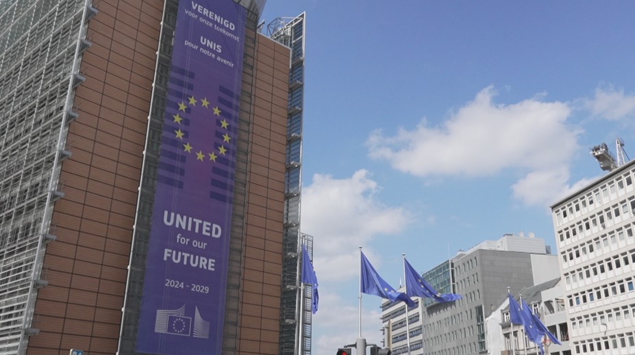 Evropská komise chce přijmout nové úředníky. Zájem je obrovský