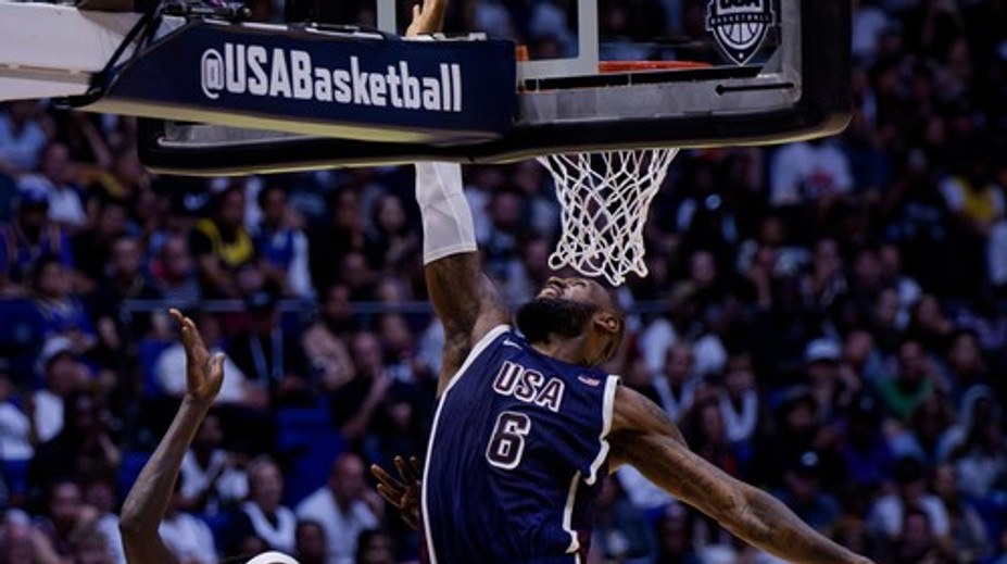 LeBron James odvrátil velkou blamáž. USA málem prohrály s trpaslíkem