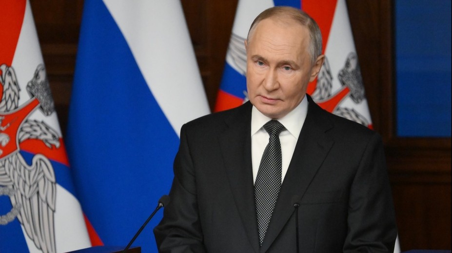 Putin se stal terčem posměchu. Před státníky mluvil do vypnutého mikrofonu