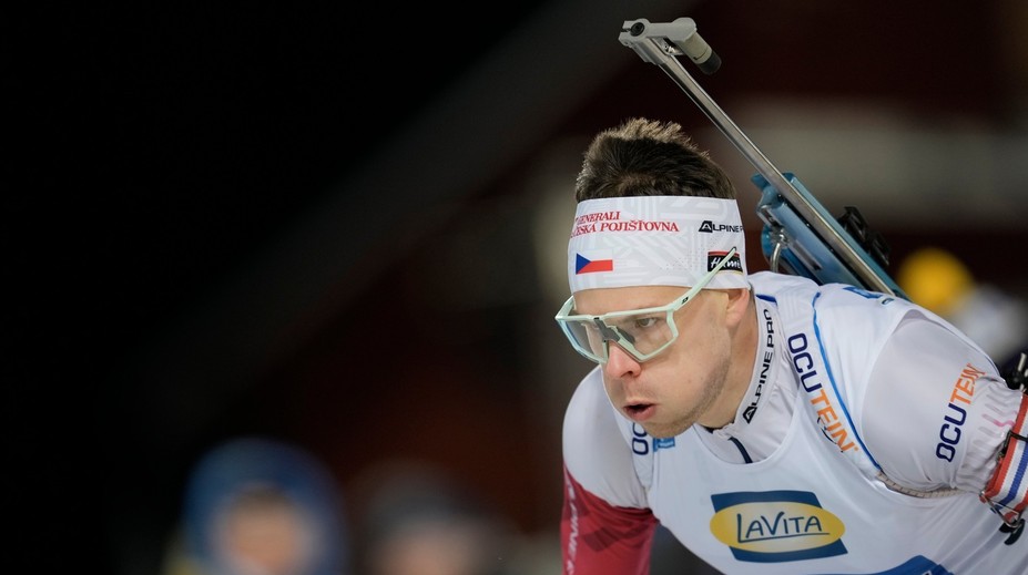 Biatlonisté na ženskou štafetu nenavázali. Se třemi trestnými koly skončili v TOP 10