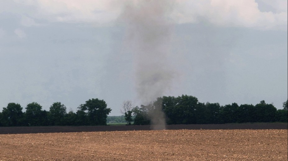 Na Kroměřížsku se objevil jev podobný tornádu. Pozorovatel ho natočil