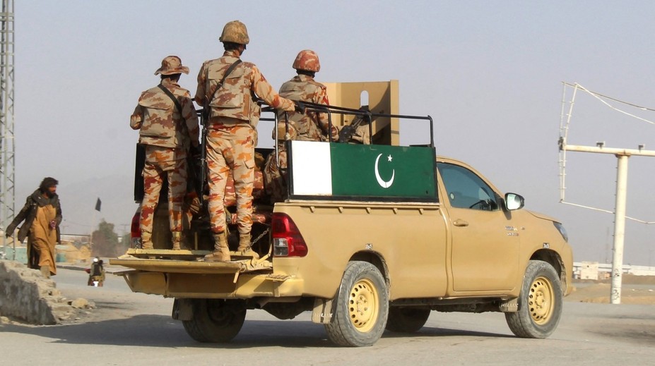 Pákistán vyhlásil válku Afghánistánu. Chce zničit Tálibán