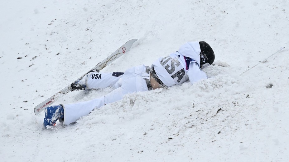 Spadla v semifinále, ale nevzdala to. Američanka vybojovala bronz celá pomlácená