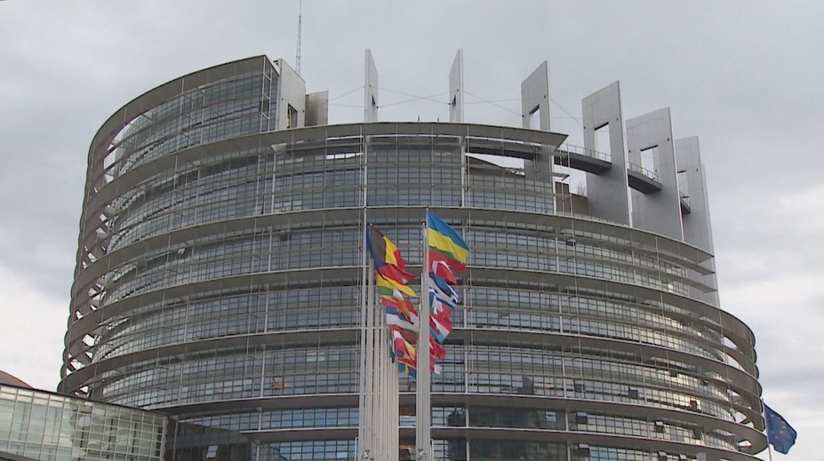 Právo na opravu a konec kazítek. Začala poslední schůze nynějších europoslanců